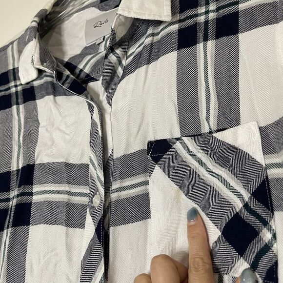 Rails Hunter Button Down shirt in color called Navy Forest Small - Picture 3 of 6